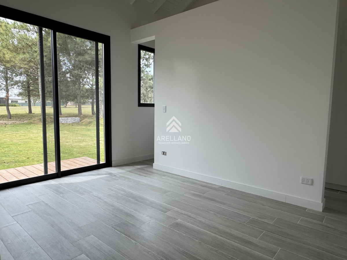 Casa ID.5718 - Barrio Don Miguel, 4 dormitorios con calefacción central