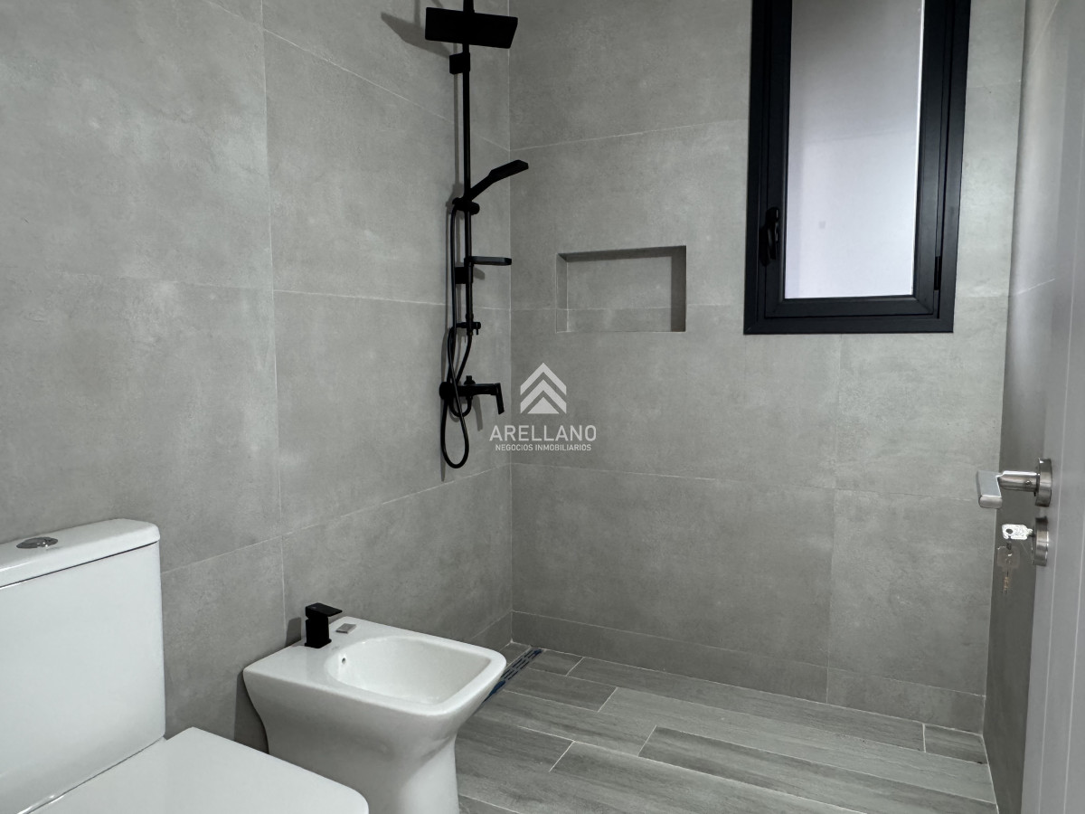 Casa ID.5718 - Barrio Don Miguel, 4 dormitorios con calefacción central