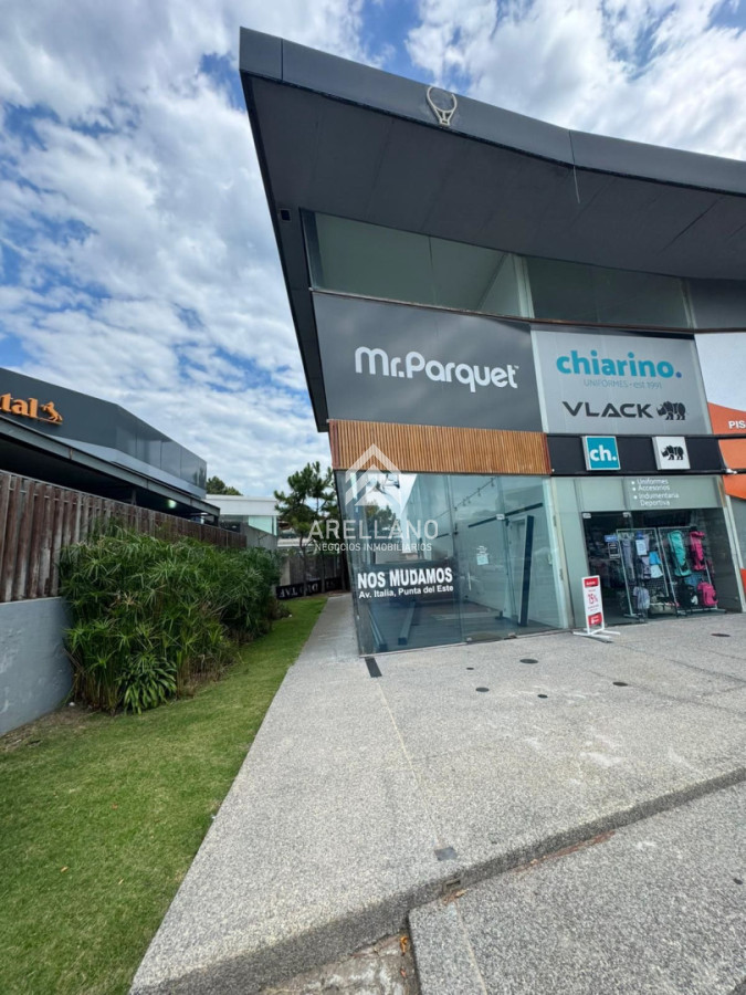 Local Comercial ID.6094 - Alquiler anual Local al frente, zona shopping