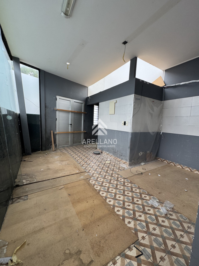 Local Comercial ID.6094 - Alquiler anual Local al frente, zona shopping