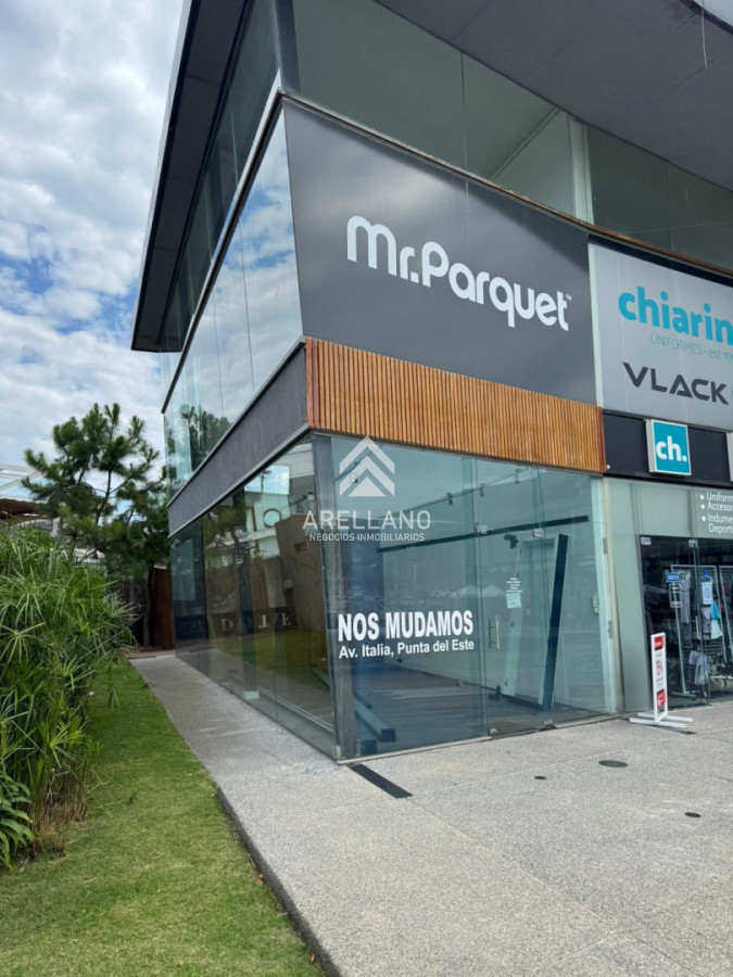 Local Comercial ID.6094 - Alquiler anual Local al frente, zona shopping