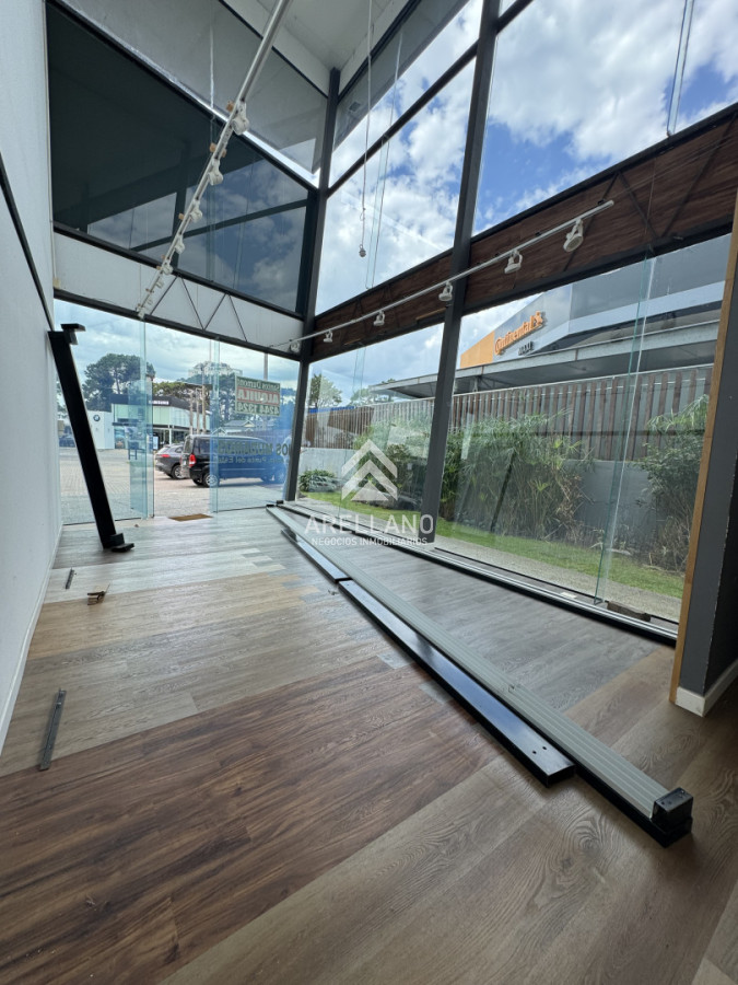 Local Comercial ID.6094 - Alquiler anual Local al frente, zona shopping