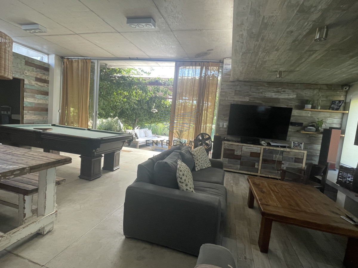 Casa ID.72 - MODERNA CASA EN ZONA COLEGIOS 4 SUITES, ESPECTACULAR BARBACOA