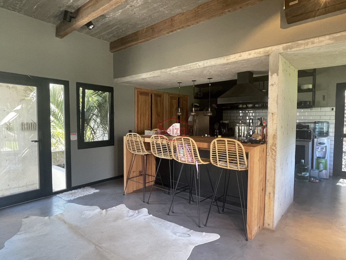 Casa ID.166808/Casa-en-Venta,-Manantiales,-Maldonado. - MODERNA CASA EN ZONA COLEGIOS 4 SUITES, ESPECTACULAR BARBACOA