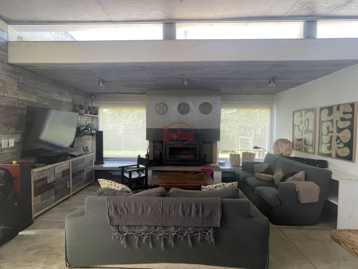 Casa ID.166808/Casa-en-Venta,-Manantiales,-Maldonado. - MODERNA CASA EN ZONA COLEGIOS 4 SUITES, ESPECTACULAR BARBACOA