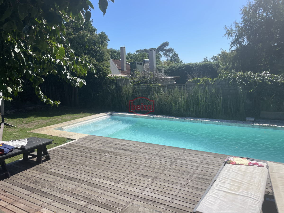 Casa ID.166808/Casa-en-Venta,-Manantiales,-Maldonado. - MODERNA CASA EN ZONA COLEGIOS 4 SUITES, ESPECTACULAR BARBACOA