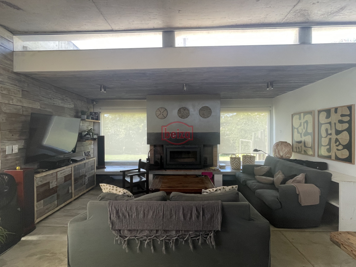Casa ID.166808/Casa-en-Venta,-Manantiales,-Maldonado. - MODERNA CASA EN ZONA COLEGIOS 4 SUITES, ESPECTACULAR BARBACOA