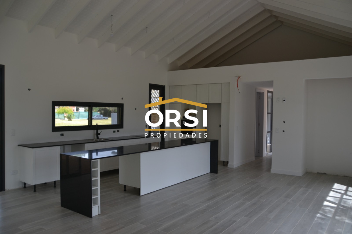 Casa ID.335 - Barrio Don Miguel, 4 dorm con calefaccion central