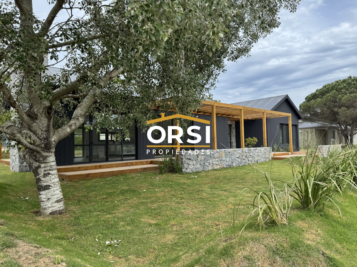 Casa ID.335 - Barrio Don Miguel, 4 dorm con calefaccion central