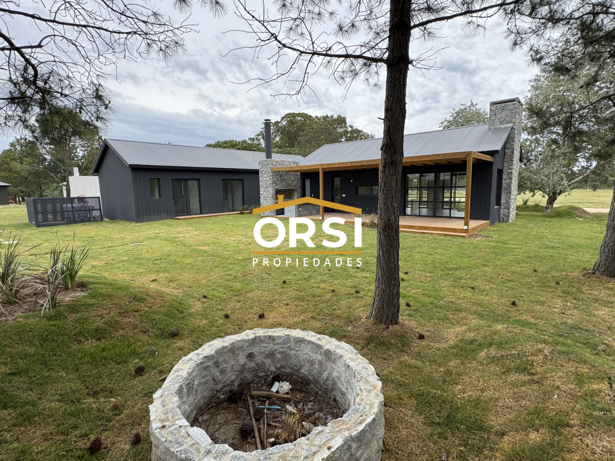 Casa ID.335 - Barrio Don Miguel, 4 dorm con calefaccion central