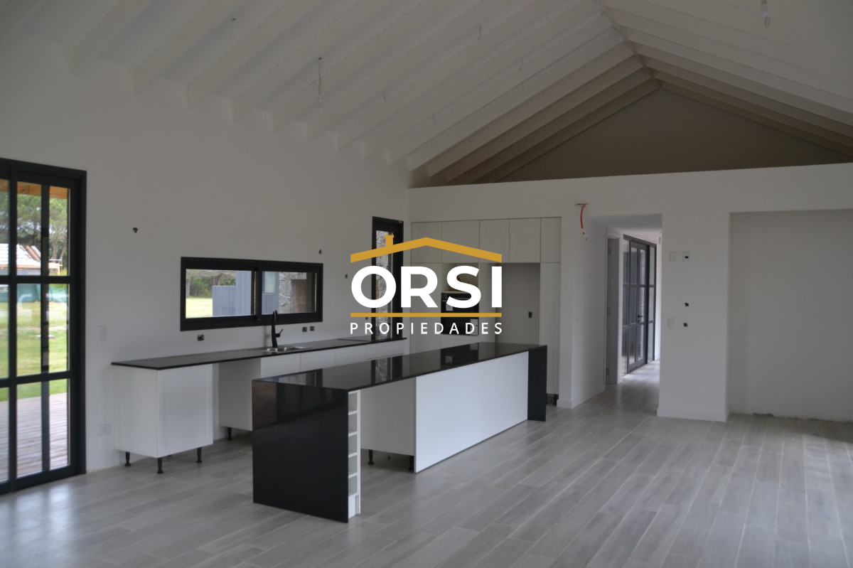 Casa ID.335 - Barrio Don Miguel, 4 dorm con calefaccion central