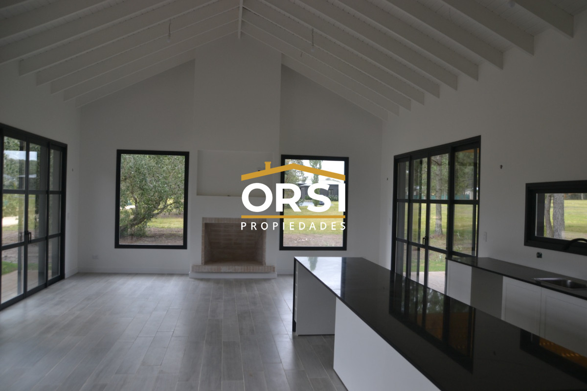 Casa ID.335 - Barrio Don Miguel, 4 dorm con calefaccion central