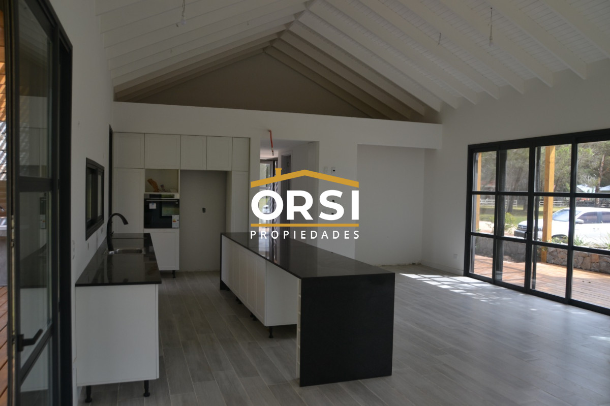 Casa ID.335 - Barrio Don Miguel, 4 dorm con calefaccion central