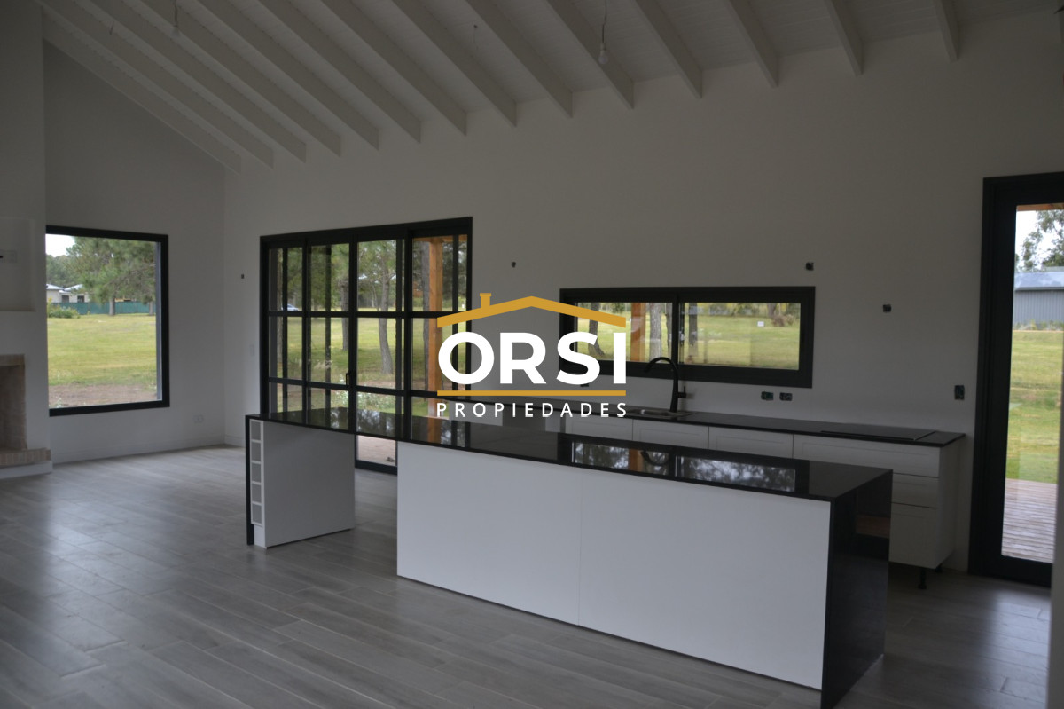 Casa ID.335 - Barrio Don Miguel, 4 dorm con calefaccion central