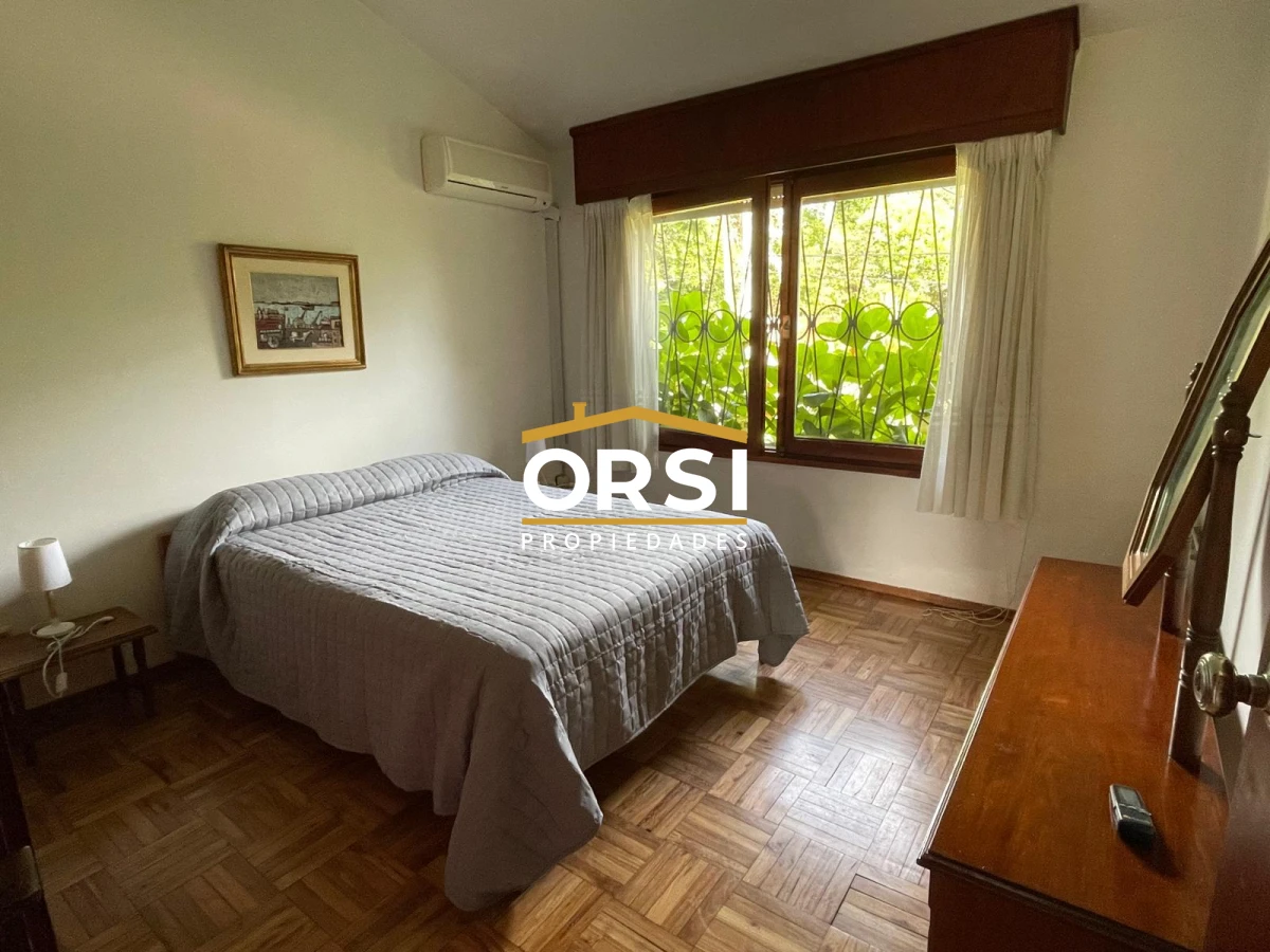 Casa ID.305 - Mansa 4 dormitorios y servicio 