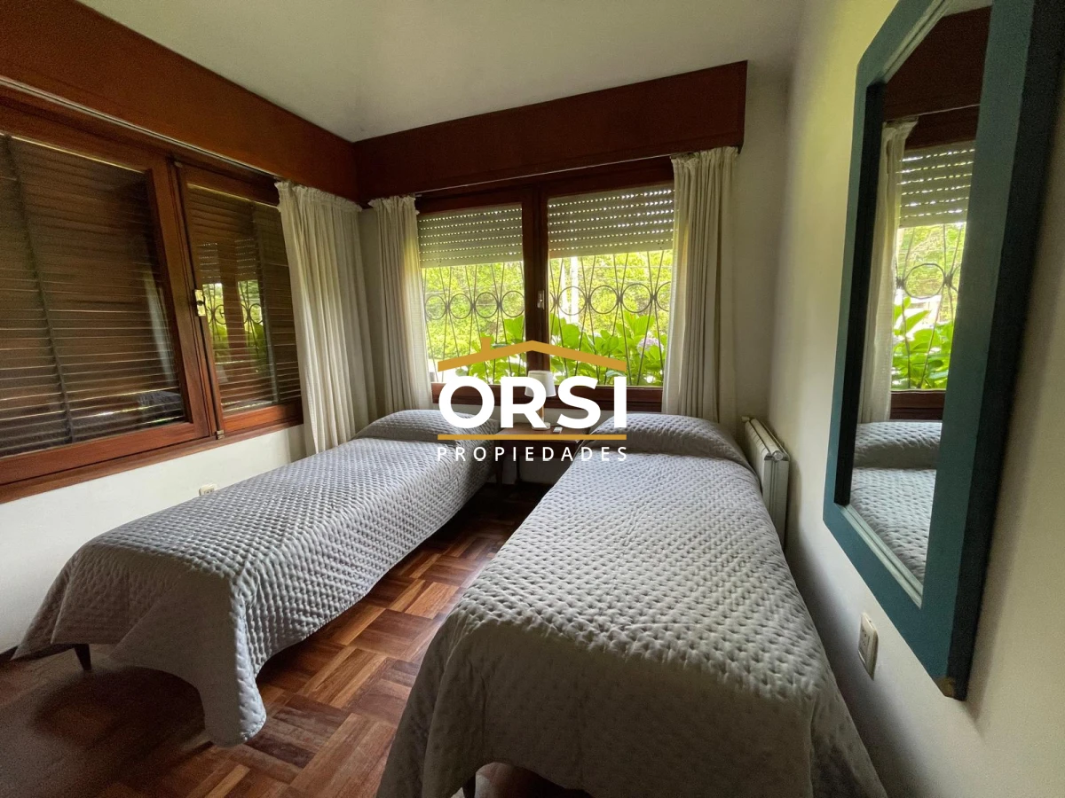 Casa ID.305 - Mansa 4 dormitorios y servicio 