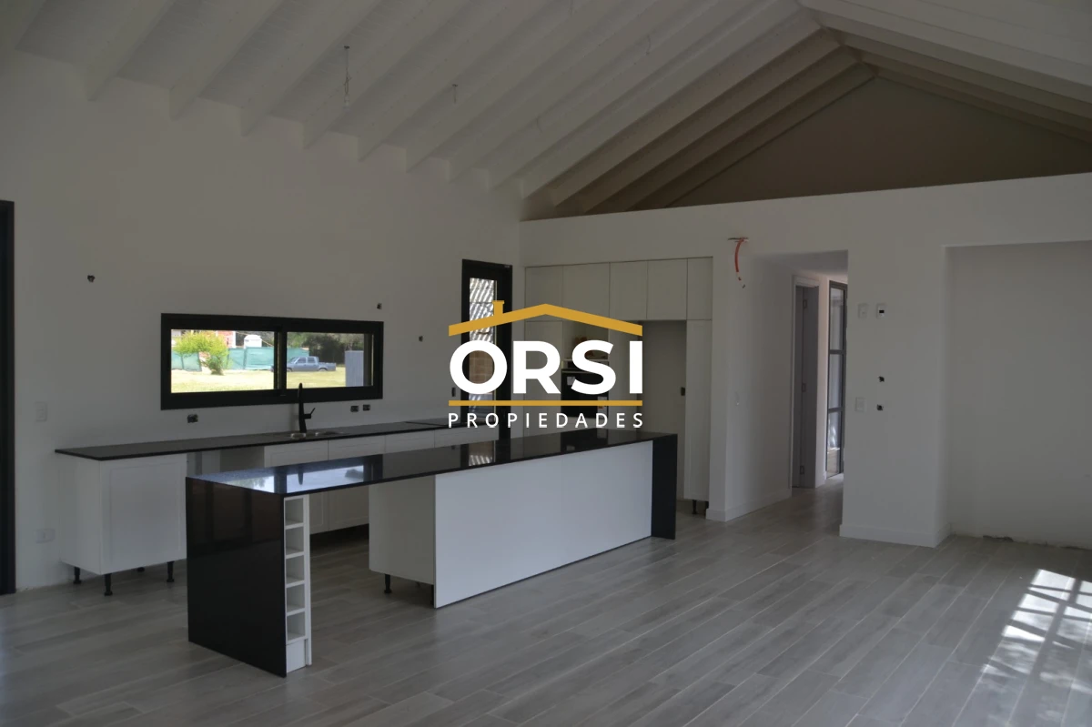 Casa ID.335 - Barrio Don Miguel, 4 dorm con calefaccion central