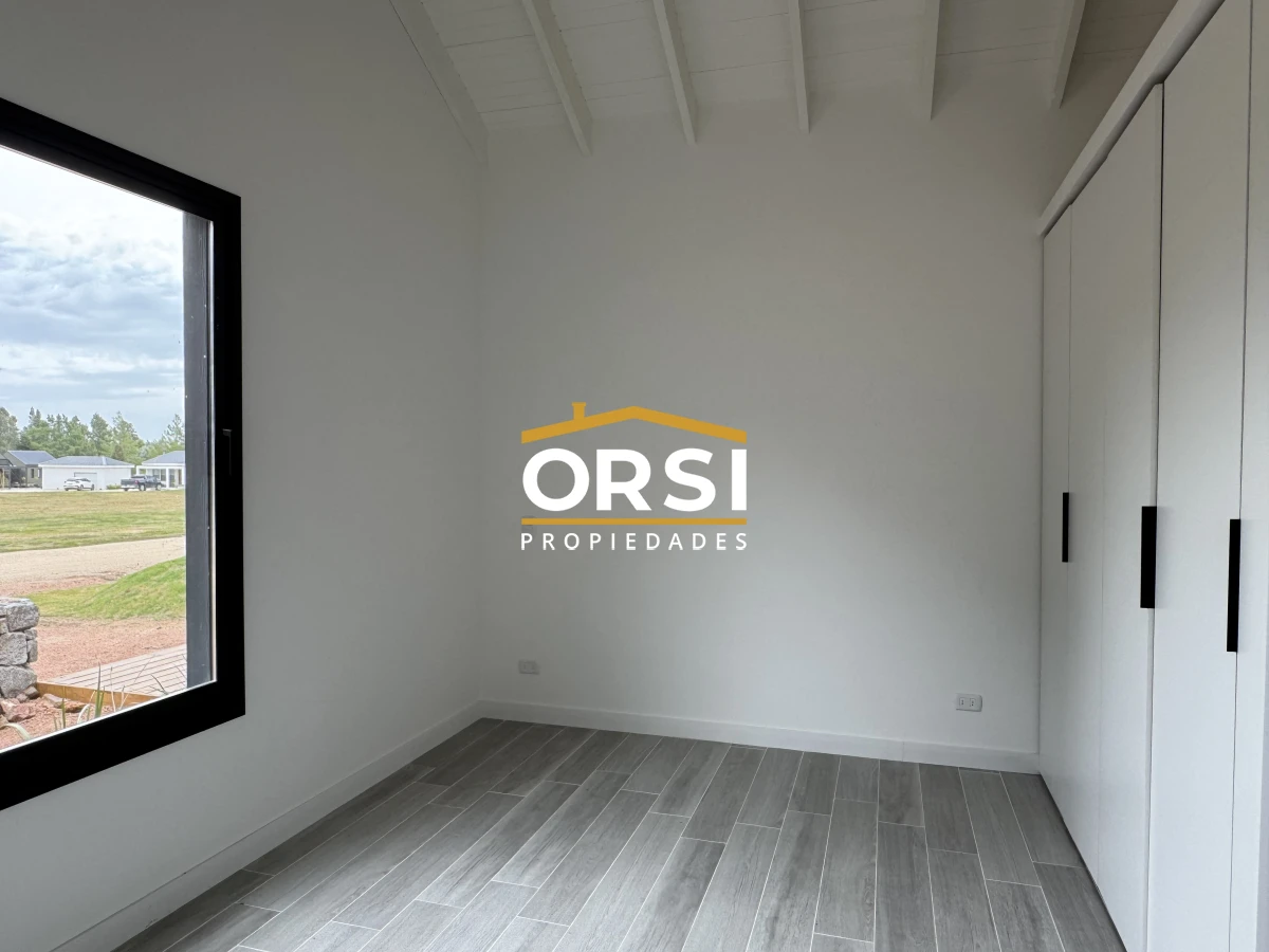 Casa ID.335 - Barrio Don Miguel, 4 dorm con calefaccion central