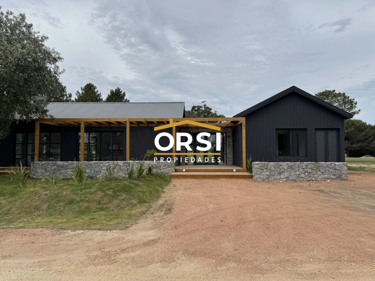 Casa ID.335 - Barrio Don Miguel, 4 dorm con calefaccion central