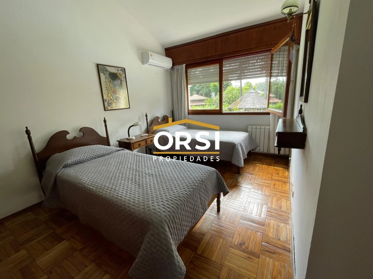 Casa ID.305 - Mansa 4 dormitorios y servicio 