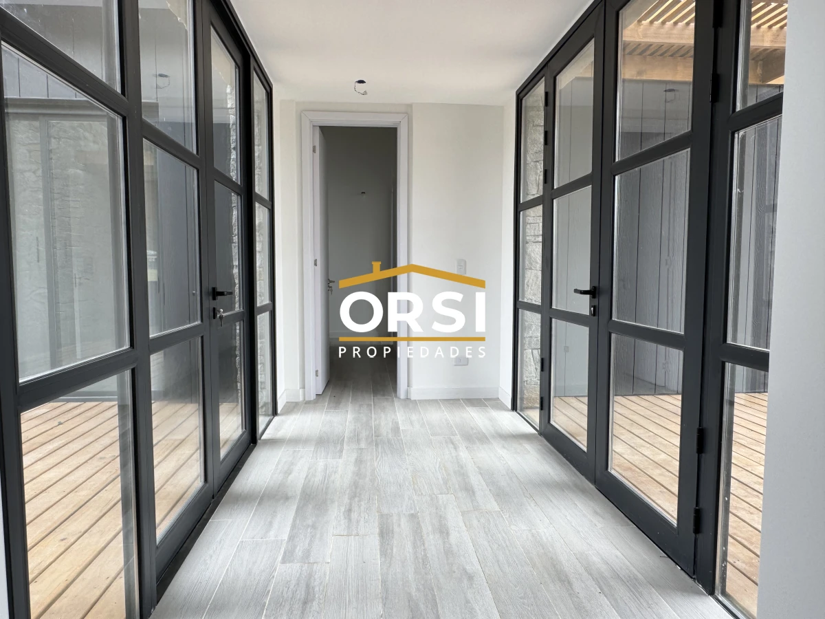 Casa ID.335 - Barrio Don Miguel, 4 dorm con calefaccion central