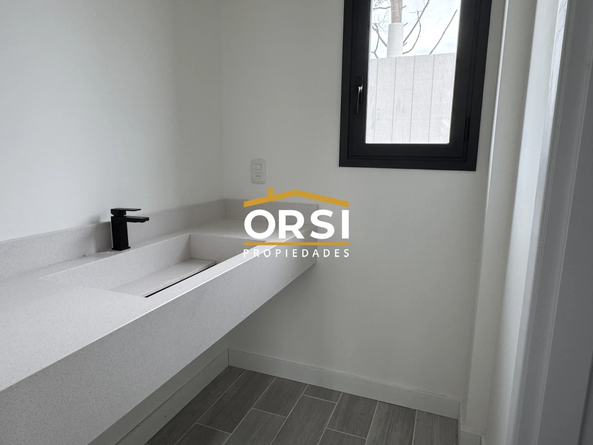 Casa ID.335 - Barrio Don Miguel, 4 dorm con calefaccion central