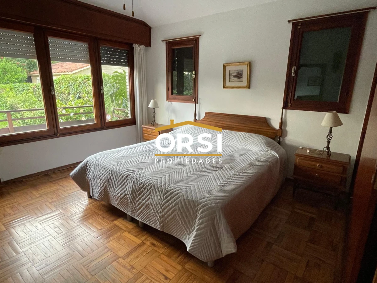 Casa ID.305 - Mansa 4 dormitorios y servicio 