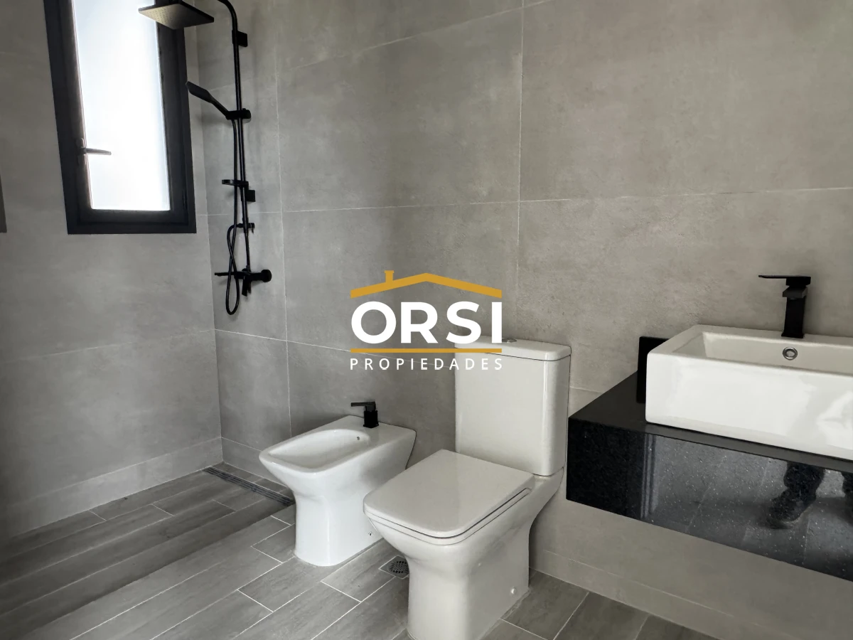 Casa ID.335 - Barrio Don Miguel, 4 dorm con calefaccion central