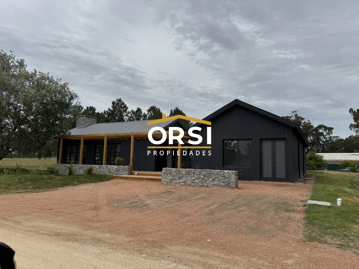 Casa ID.335 - Barrio Don Miguel, 4 dorm con calefaccion central