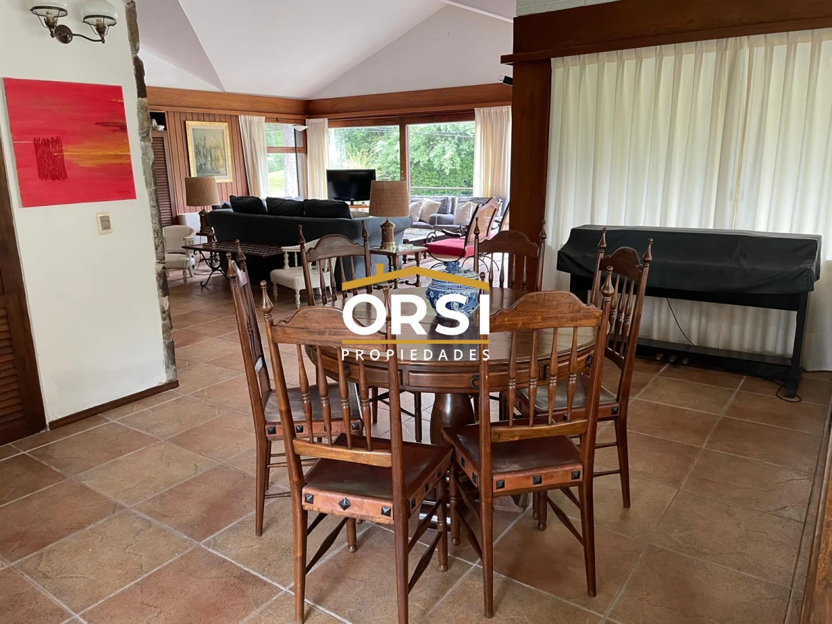 Casa ID.305 - Mansa 4 dormitorios y servicio 