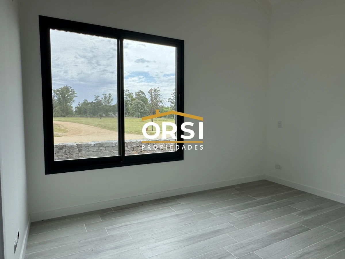 Casa ID.335 - Barrio Don Miguel, 4 dorm con calefaccion central