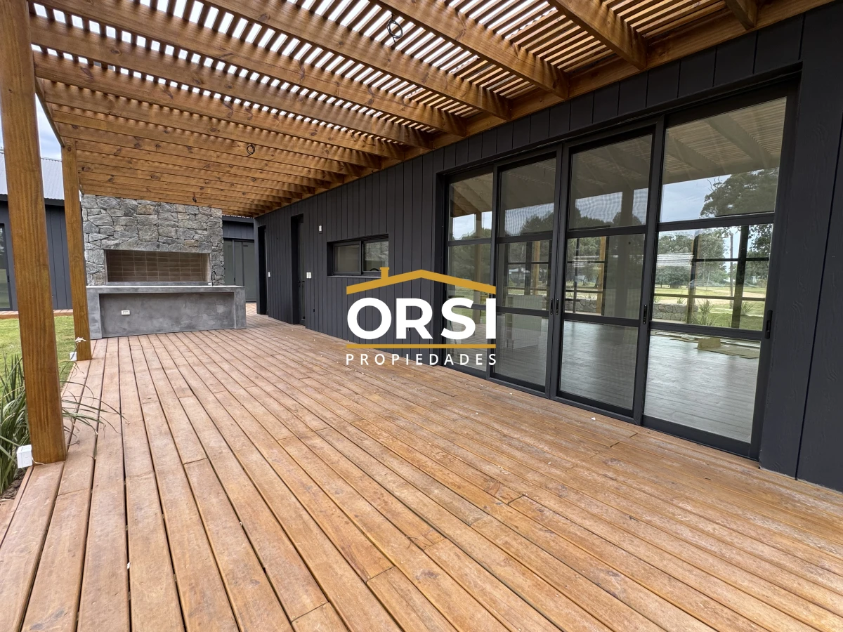 Casa ID.335 - Barrio Don Miguel, 4 dorm con calefaccion central