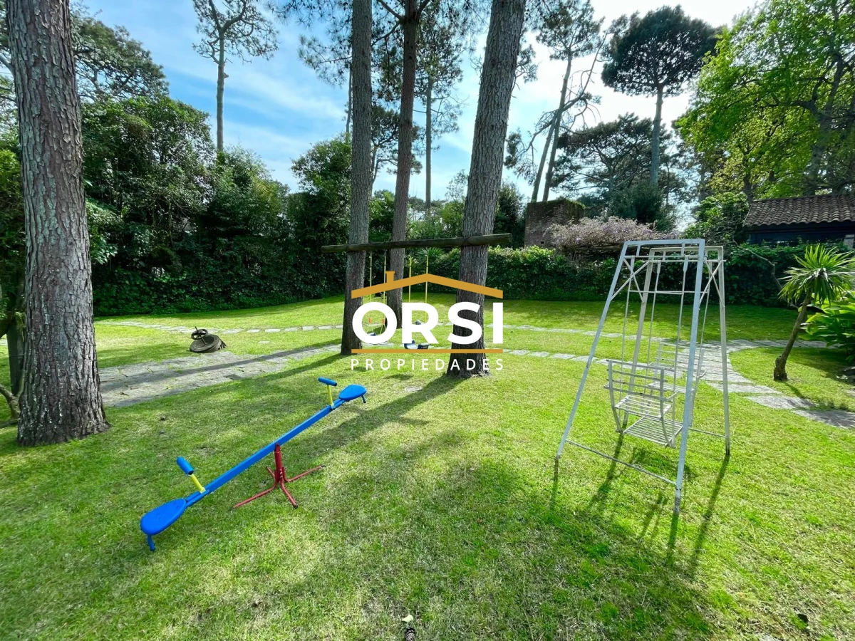 Casa ID.305 - Mansa 4 dormitorios y servicio 