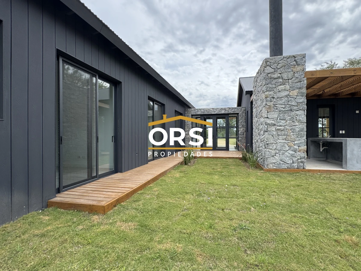 Casa ID.335 - Barrio Don Miguel, 4 dorm con calefaccion central