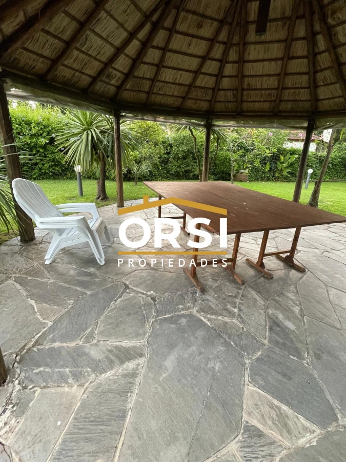 Casa ID.305 - Mansa 4 dormitorios y servicio 