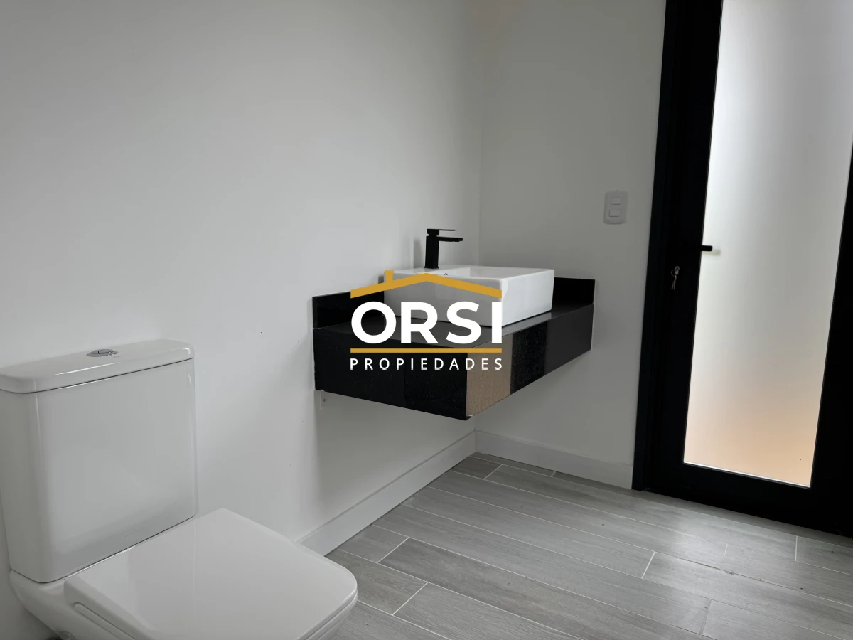 Casa ID.335 - Barrio Don Miguel, 4 dorm con calefaccion central