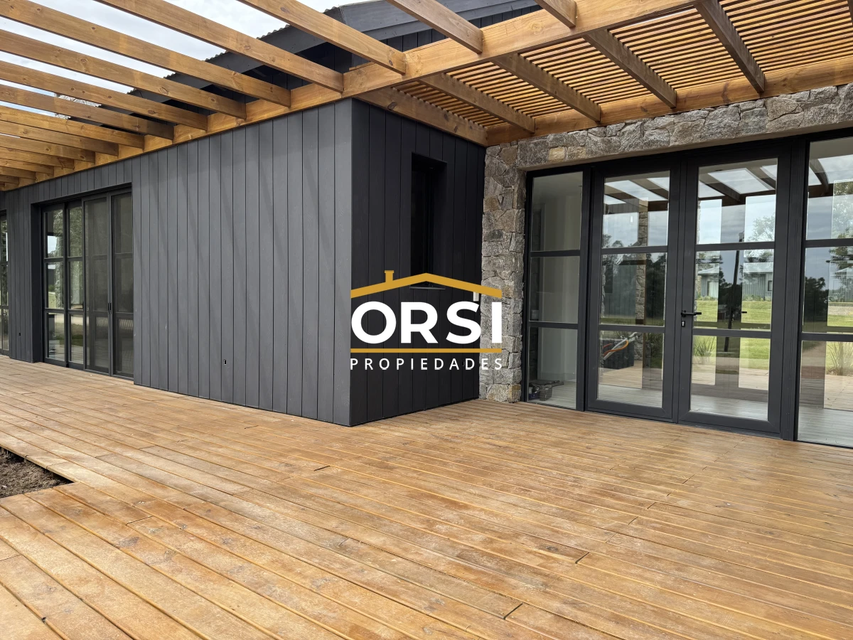 Casa ID.335 - Barrio Don Miguel, 4 dorm con calefaccion central