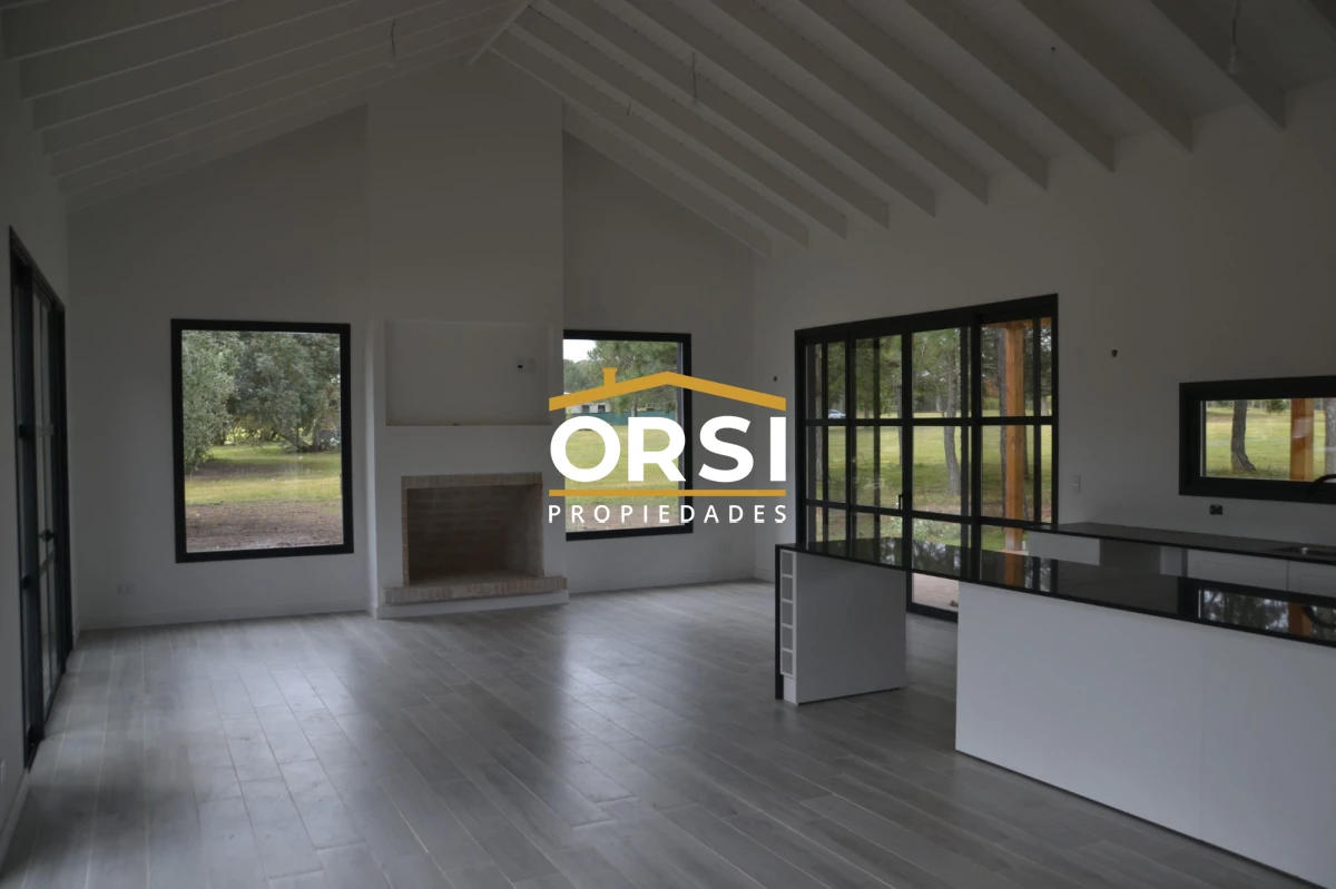 Casa ID.335 - Barrio Don Miguel, 4 dorm con calefaccion central