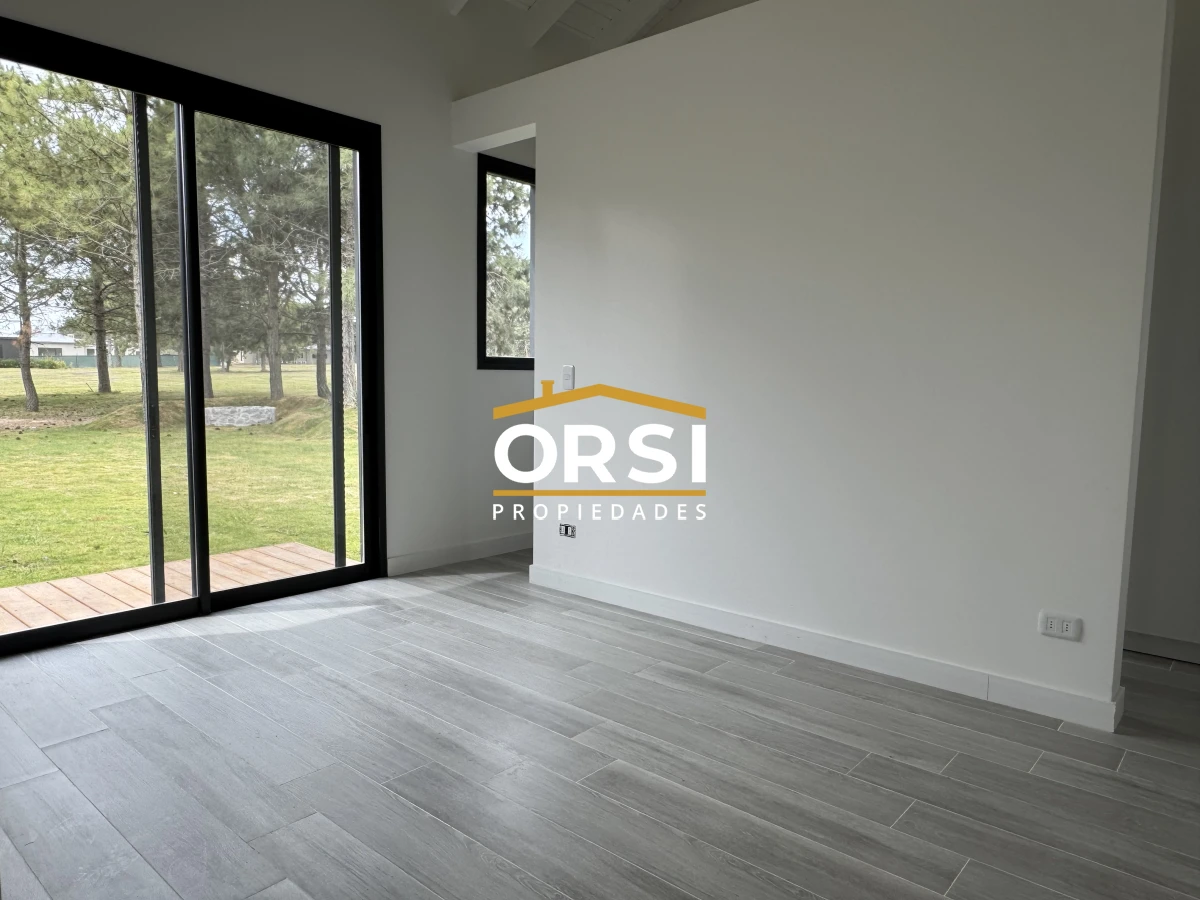 Casa ID.335 - Barrio Don Miguel, 4 dorm con calefaccion central