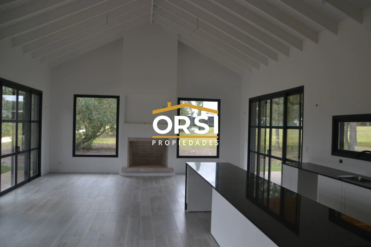 Casa ID.335 - Barrio Don Miguel, 4 dorm con calefaccion central