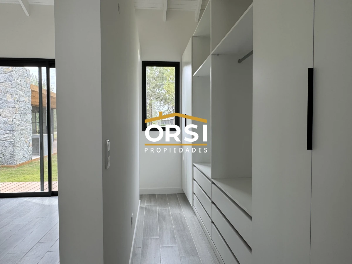 Casa ID.335 - Barrio Don Miguel, 4 dorm con calefaccion central