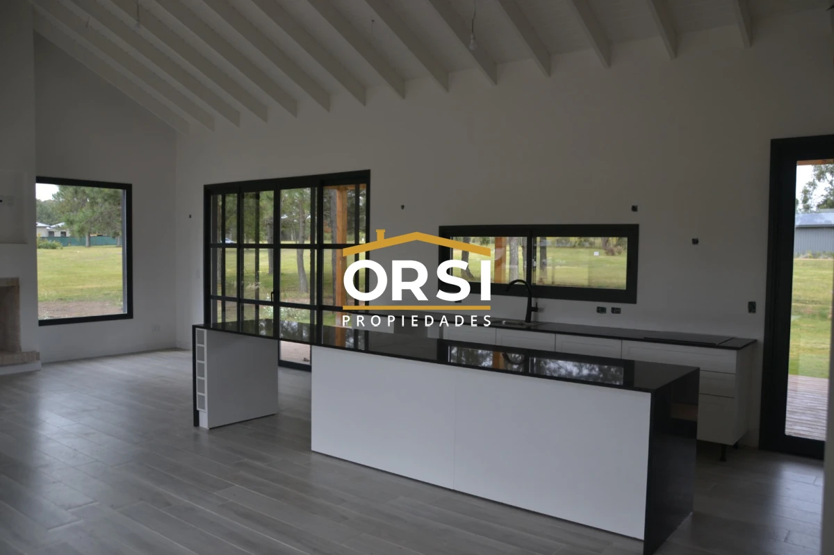 Casa ID.335 - Barrio Don Miguel, 4 dorm con calefaccion central