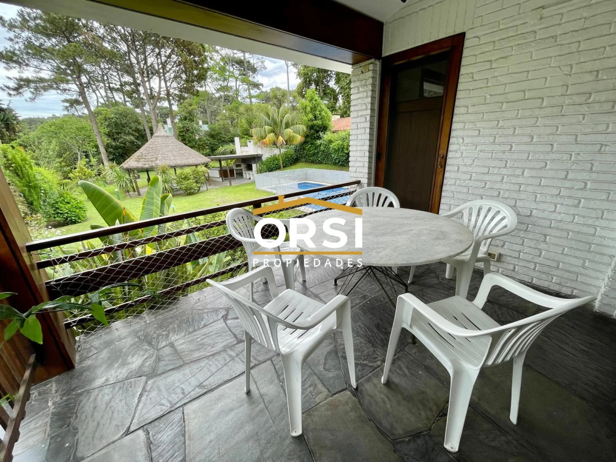 Casa ID.305 - Mansa 4 dormitorios y servicio 