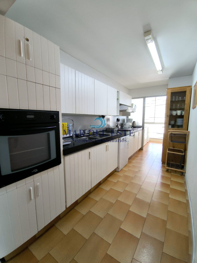 Apartamento ID.102 - Apartamento playa mansa primera linea