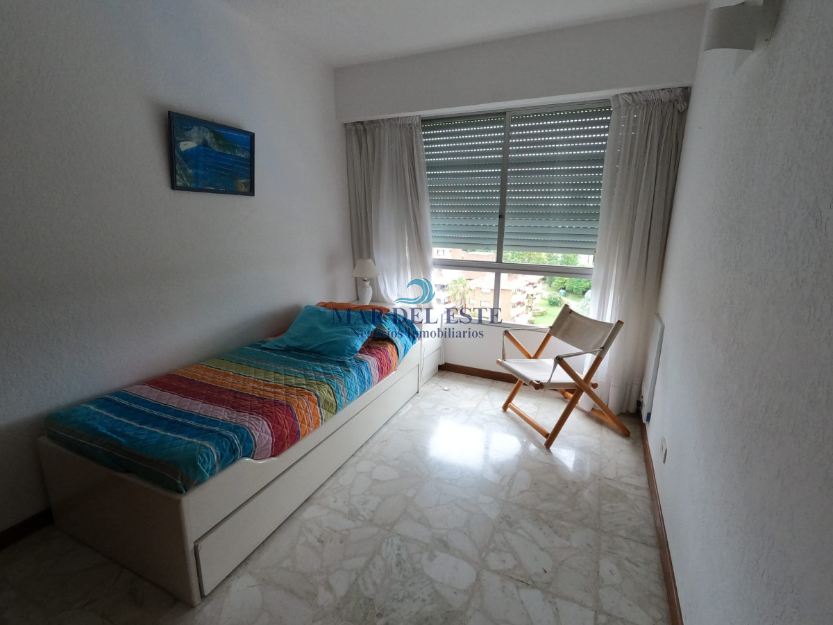 Apartamento ID.77 - Apartamento ubicado en la mansa con excelente vista al mar. 