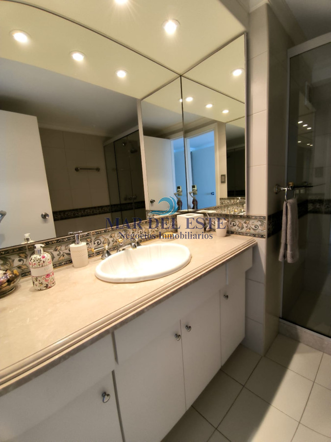 Apartamento ID.102 - Apartamento playa mansa primera linea