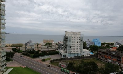 Apartamento ubicado en la mansa con excelente vista al mar.