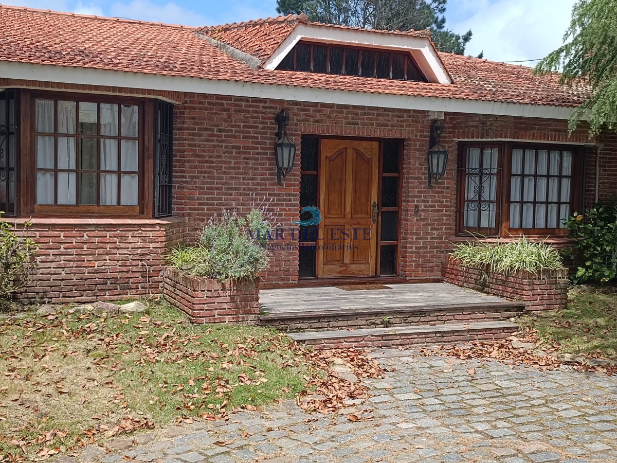 Casa ID.14 - Casa en zona colegios 