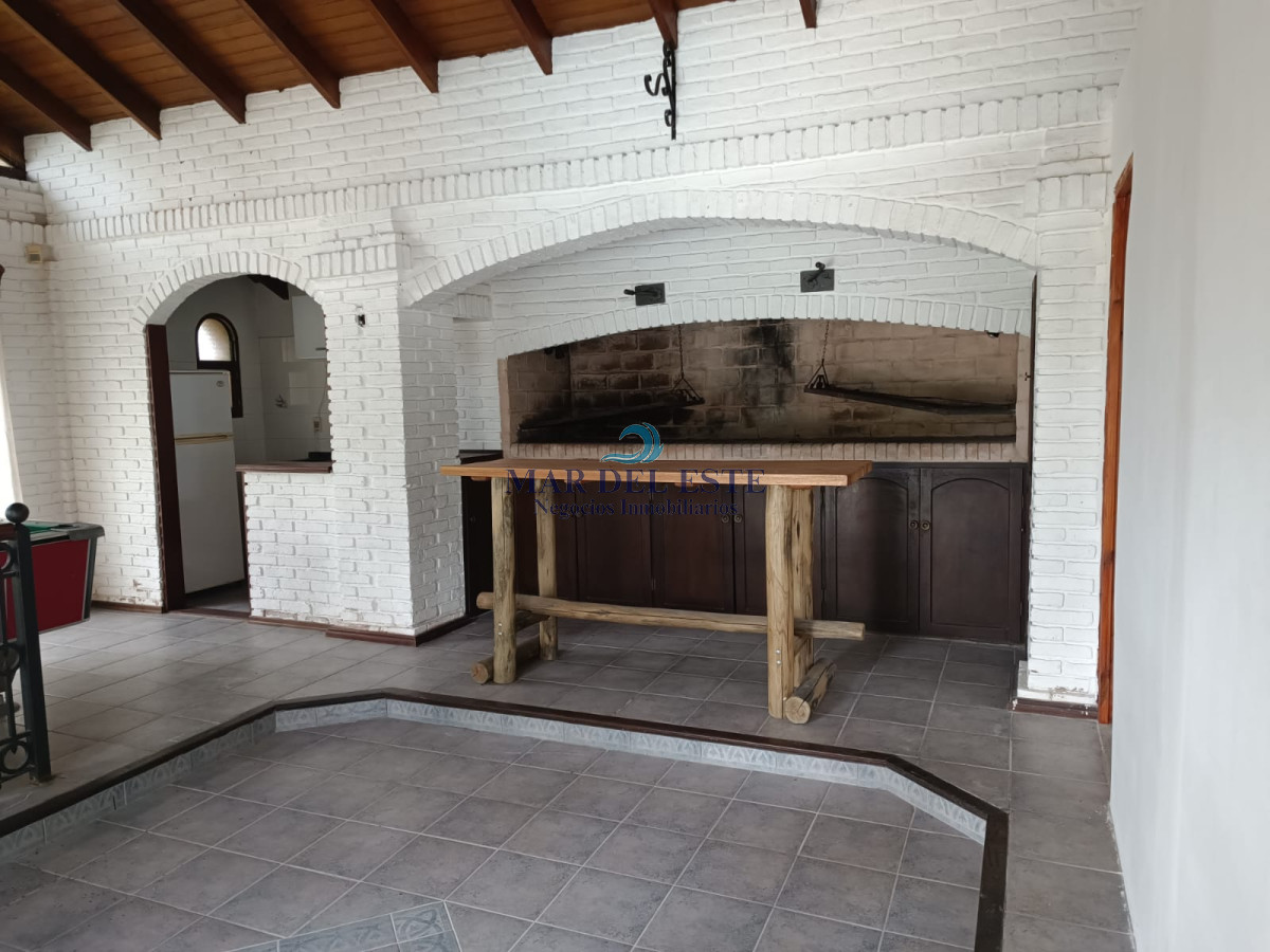 Casa ID.14 - Casa en zona colegios 