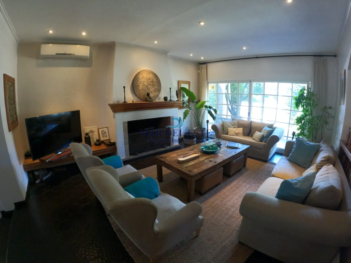 Casa ID.31 - Hermosa casa ubicada en excelente zona. A pocas cuadras de Playa Mansa